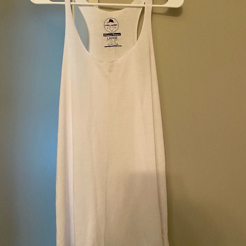 Cute, lightweight tank with razorback